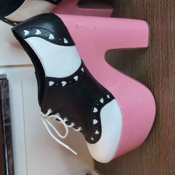Sugar Thrillz Black and White Platforms with Pink Soles - Picture 6 of 8